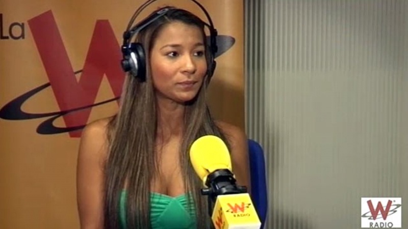 Даниа Суарес дает интервью радиостанции La W Radio. Фото abcnews.go.com