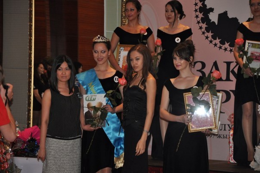 Награждение победительницы. Фото с личной странички Светланы Жангалиевой
