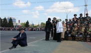 ФОТО: Из-за нехватки мест за Парадом Победы в Усть-Каменогорске ветераны наблюдали стоя