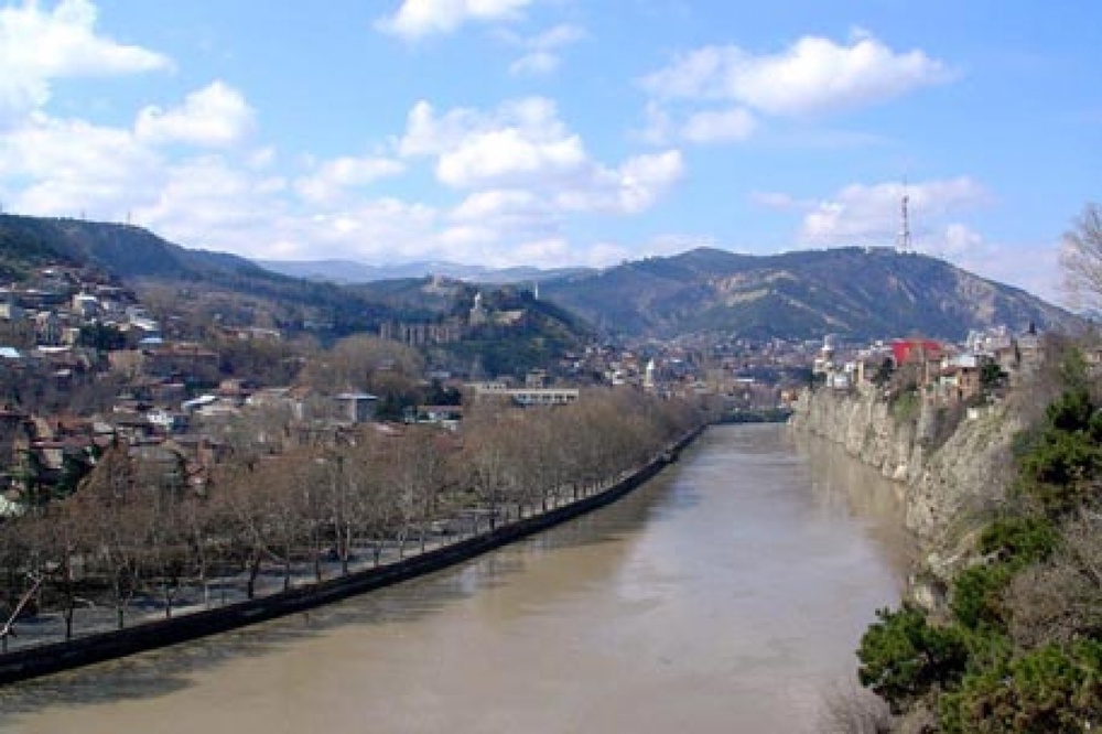 Река Кура в Тбилиси. Фото с сайта Vesti.kz