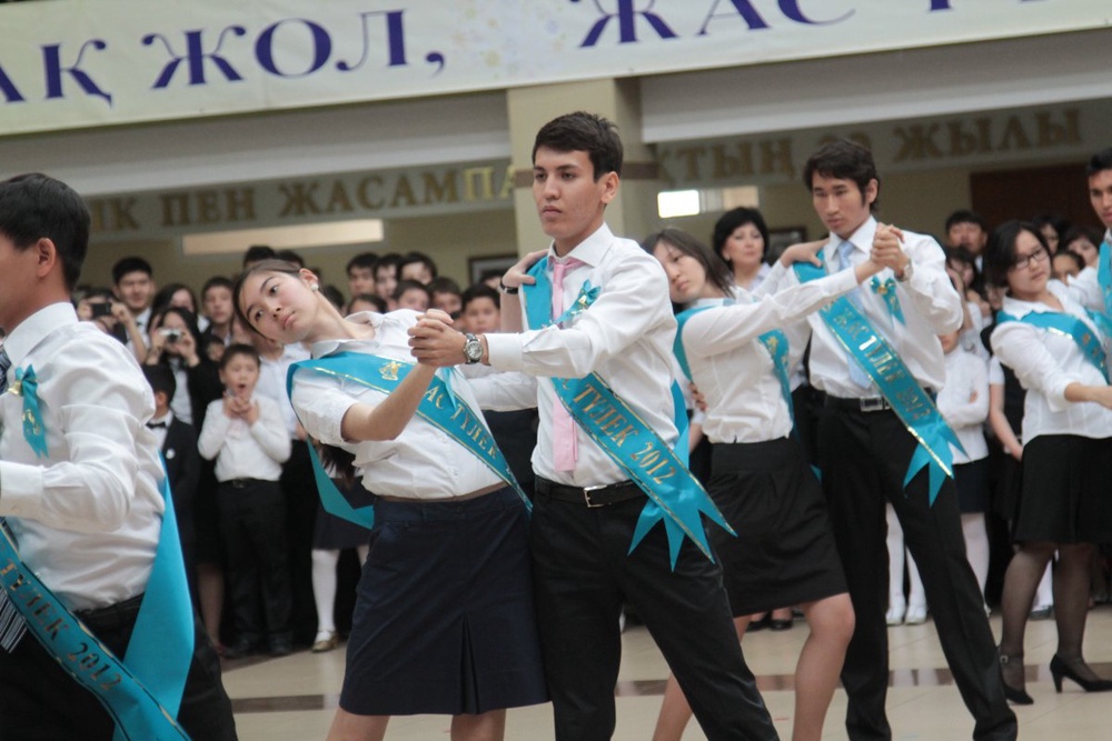 Выпускной бал в Назарбаевской интелектуальной школе. Фото Даниал Окасов©