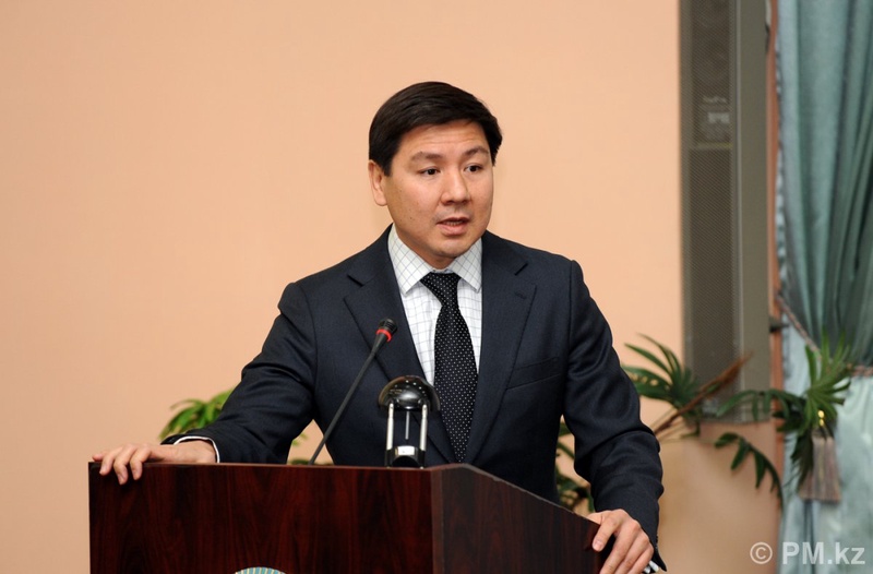 Министр транспорта и коммуникаций Аскар Жумагалиев. Фото с сайта pm.kz