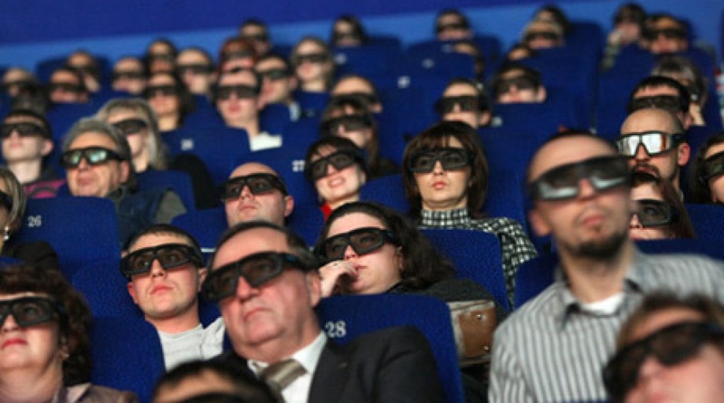 Зрители на просмотре фильма в формате 3D. Фото РИА Новости©