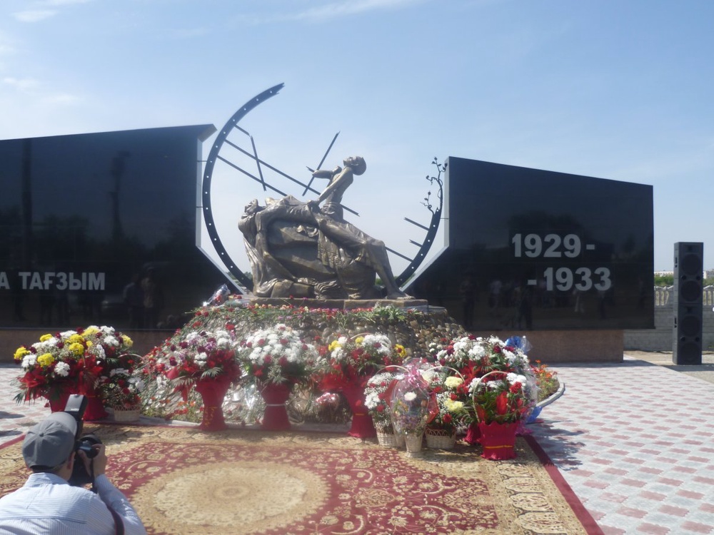 Памятник жертвам голодомора в Павлодаре. Фото ©Tengrinews.kz 