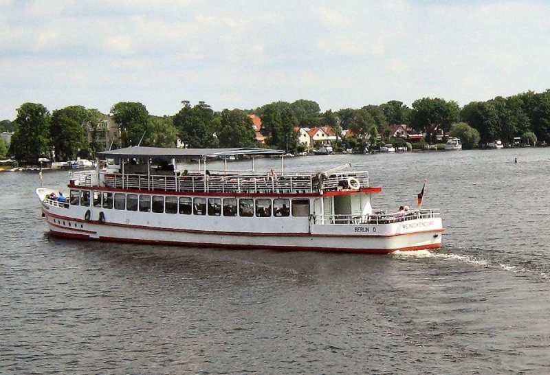Прогулочное судно "Райникендорф". Фото с сайта schiffbilder.de
