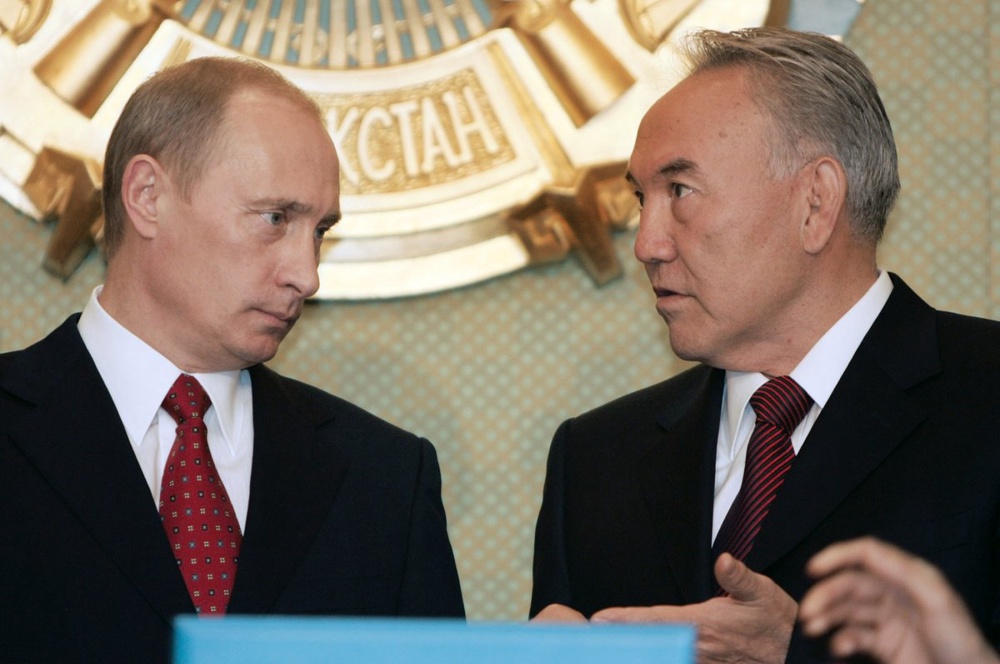 Президент Казахстана Нурсултан Назарбаев (справа) и Президент России  Владимир Путин. Фото ©REUTERS