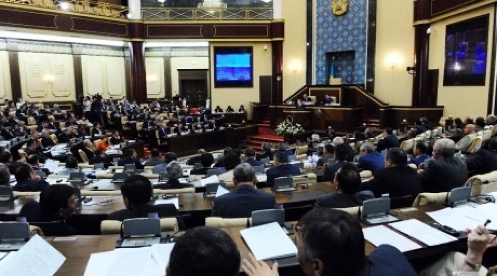   Совместное заседание палат парламента Казахстана.