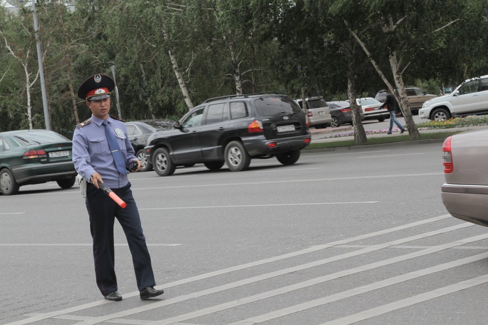 Сотрудник дорожной полиции. Фото Даниал Окасов©
