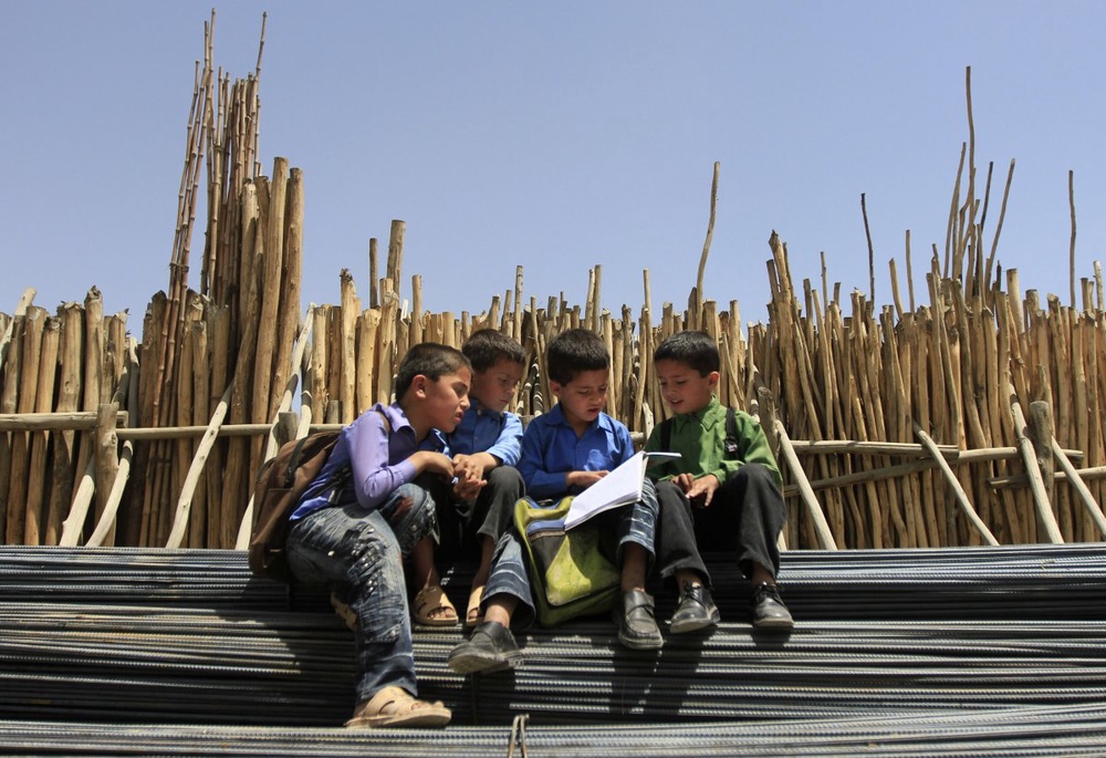Афганские школьники - будущие абитуриенты. Фото REUTERS/Mohammad Ismail©