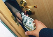 Старший следователь финполиции Актюбинской области задержан за взятку