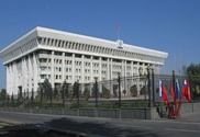 В парламенте Кыргызстана собирают подписи за отставку правительства