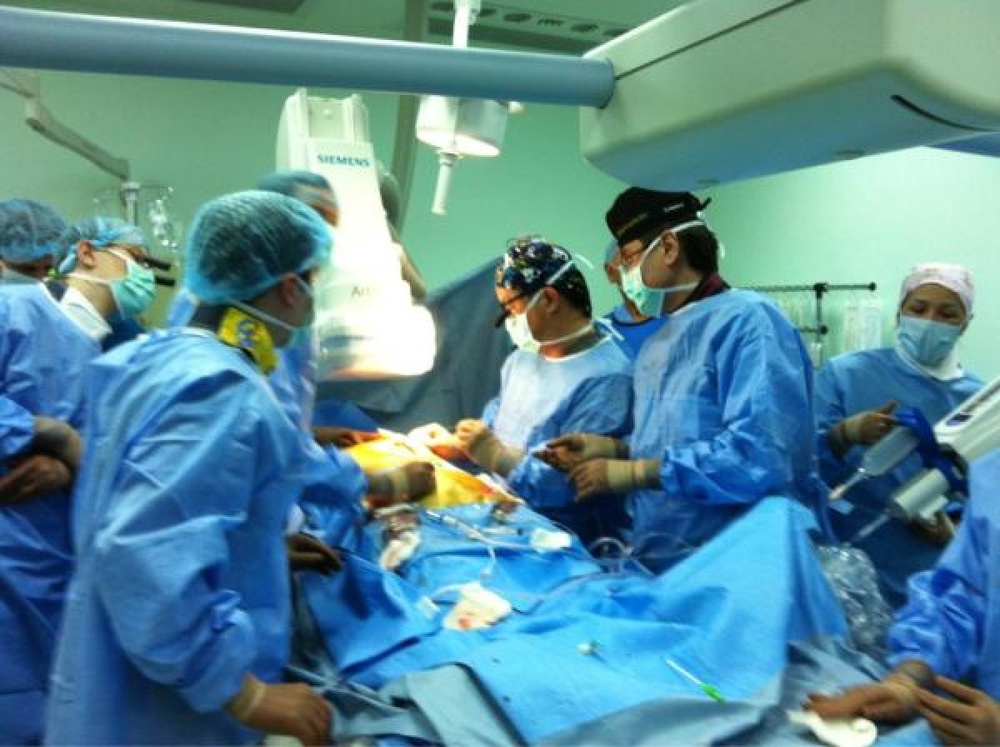 Операция по установке стента в коронарную артерию сердца.
