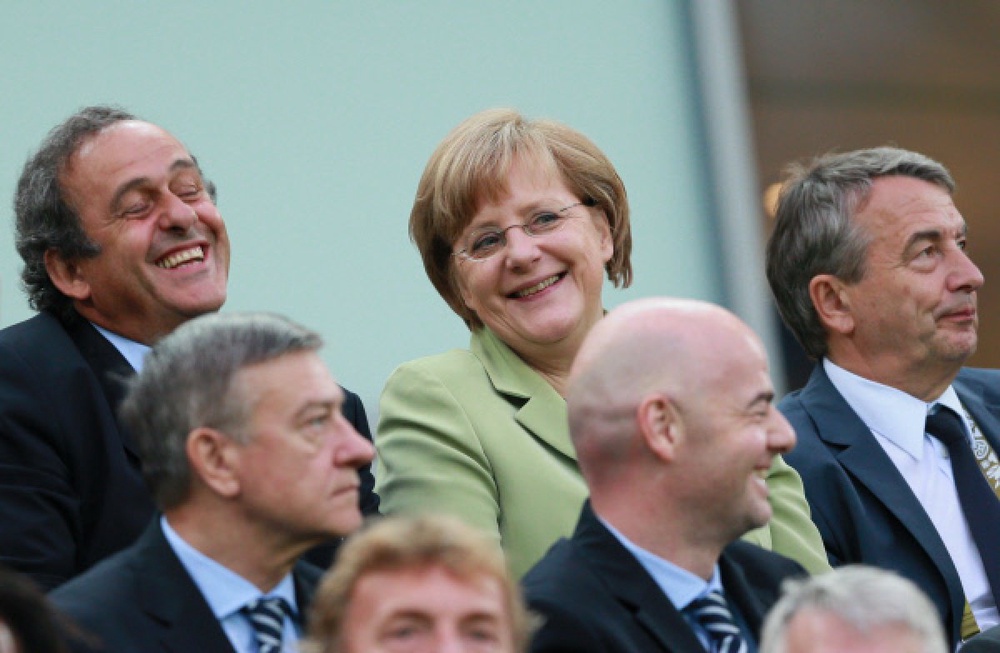 Федеральный канцлер Федеративной Республики Германия Ангела Меркель на трибуне перед началом четвертьфинального матча Чемпионата Европы по футболу между сборными командами Германии и Греции. Фото ©РИА