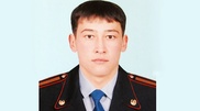 Семье погибшего в Актобе дорожного полицейского выделили миллион тенге