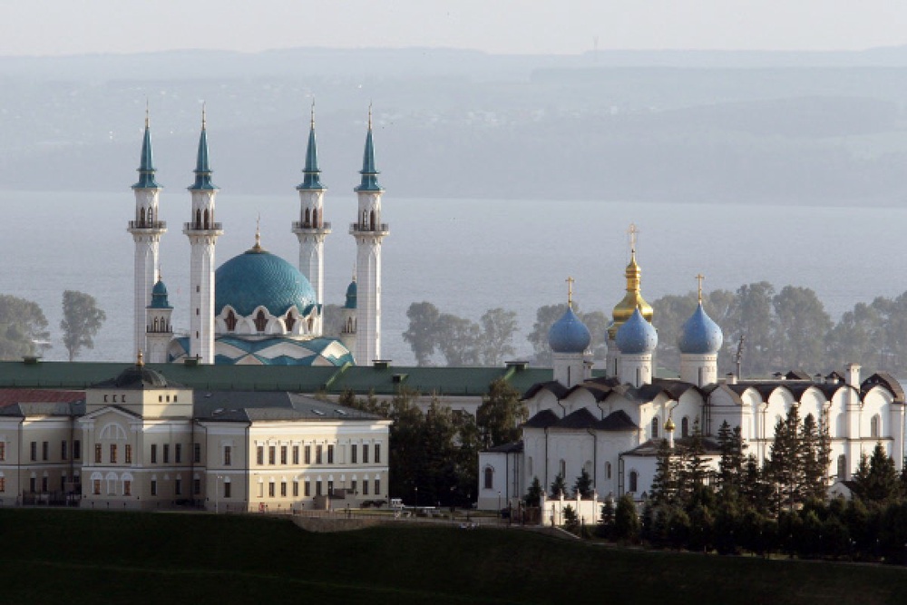 Казань: вид на Мечеть Кул Шариф и Благовещенский собор. Фото ©РИА Новости