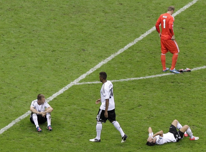 Сборная Германии после матча против Италии. Фото REUTERS/Leonhard Foeger©