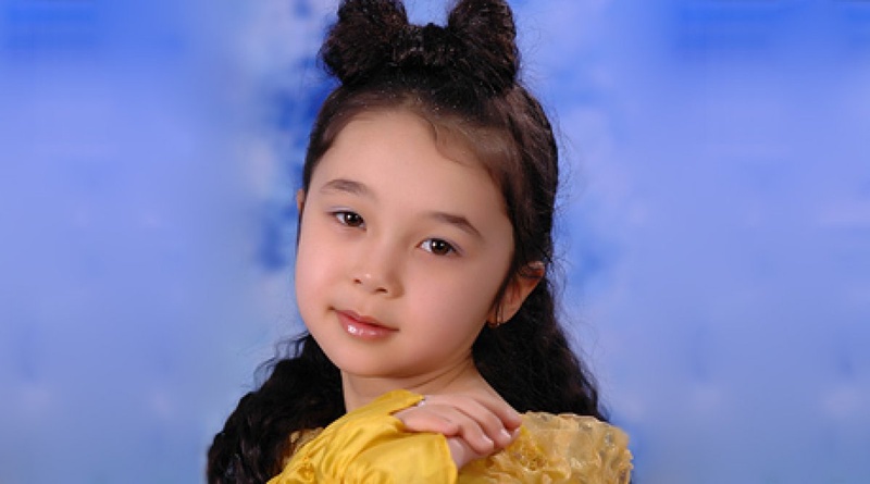 Русско казахские дети. Казахские девочки дети. Самые красивые дети Казахстана. Красивая маленькая казахская девочка. Казахи девочки маленькие.