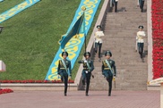 ФОТО: Назарбаев поднял в Астане главный флаг Казахстана