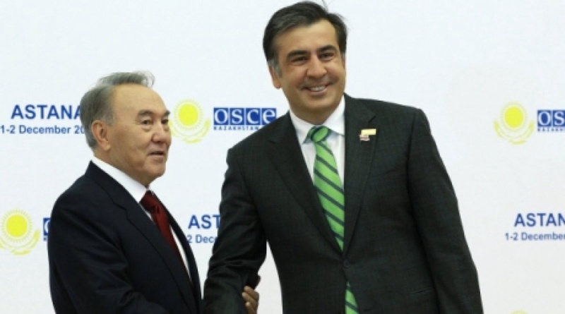Президент Казахстана Нурсултан Назарбаев и его грузинский коллега Михаил Саакашвили. Фото РИА Новости