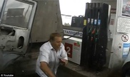 ВИДЕО: Мужчина чудом уцелел в страшном ДТП
