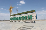 В Жанаозене патрульный наряд закидали камнями