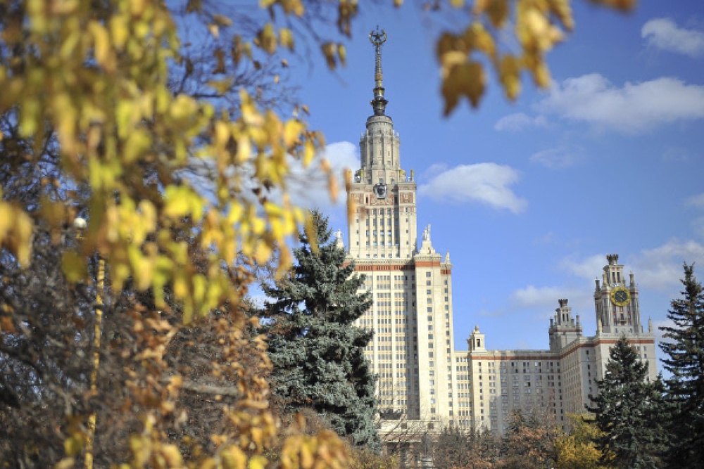 Главное здание Московского государственного университета им. М.В. Ломоносова на Воробьевых горах. Фото РИА Новости©