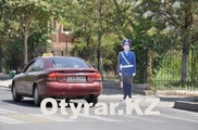 В Шымкенте появились пластиковые пешеходы и полицейский