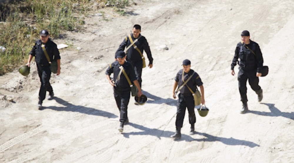 Бойцы антитеррористических отрядов во время проведения спецоперации. Фото Владимир Дмитриев©