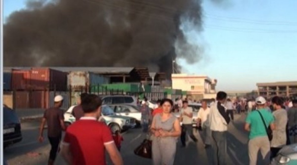 Пожар на рынке "Бекжан". Фото с сайта ОТЫРАР.kz