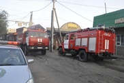 В Алматы загорелась барахолка