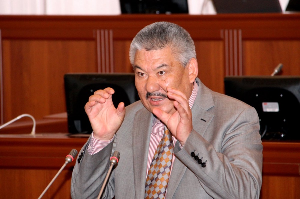 Бывший генеральный прокурор Кыргызстана Азимбек Бекназаров. Фото с сайта kenesh.kg