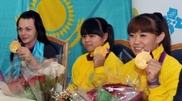 Аким Актюбинской области вручил олимпийским чемпионам по миллиону тенге
