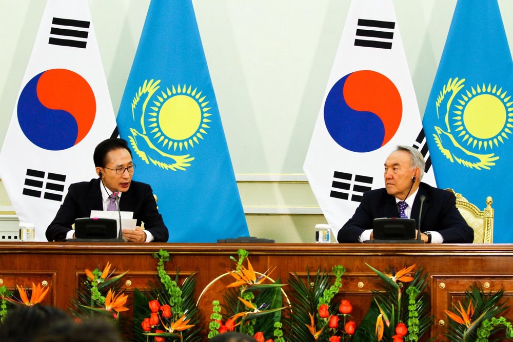 Президент Казахстана Нурсултан Назарбаев и Президент Южной Кореи Ли Мен Бак. Фото ©Даниал Окасов