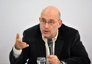 Писатель Борис Акунин подал в суд на "СПИД-инфо"