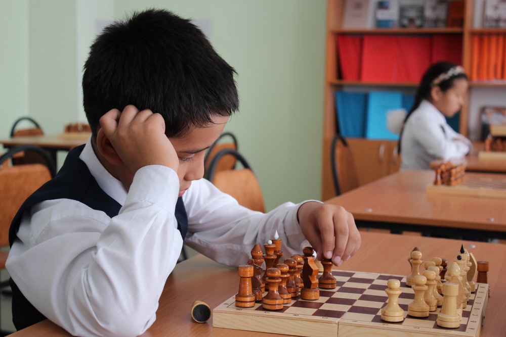 Первый "шахматный" урок в школе-лицее.
Фото tengrinews.kz. 