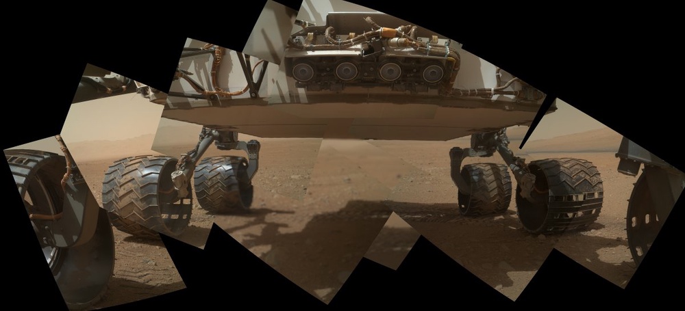 Фотография Красной планеты с марсохода Curiosity. 