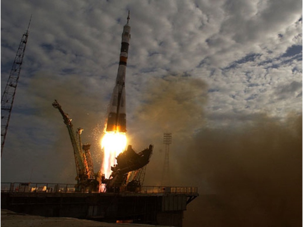 Старт ракеты носителя на космодроме "Байконур". Фото ©РИА Новости