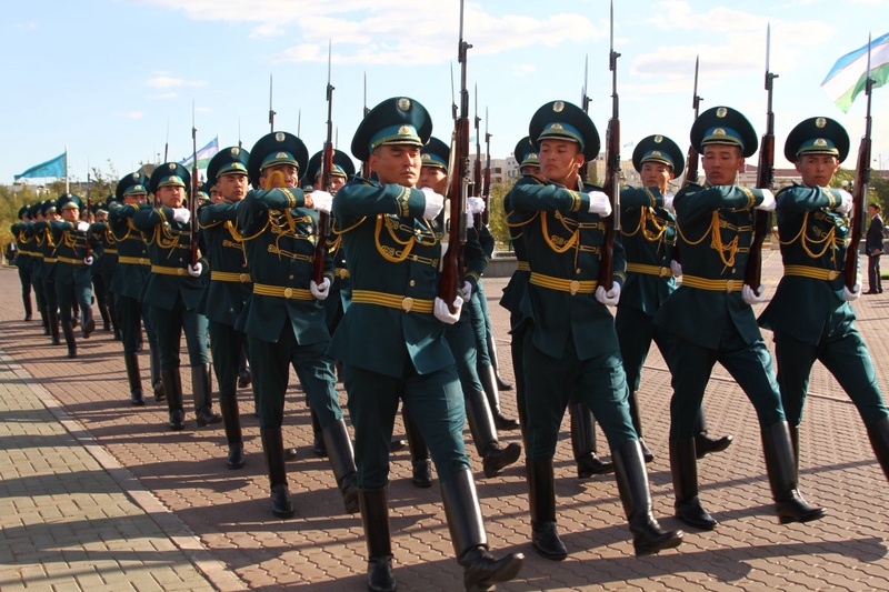 7 мая день защитника отечества. День защитника Отечества Казахстан. 7 Мая Казахстан. 7 Мая праздник.