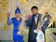 Лучшим айтыскерам Казахстана вручили авто