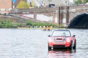 ФОТО: Mini Cooper превратили в "амфибию"