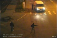 ФОТО: В Костанае пьяный хулиган запрыгнул на крышу движущегося авто