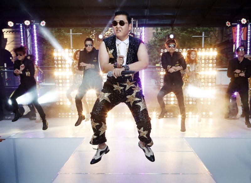 Южнокорейский певец Psy исполняет свой ​​хит "Gangnam Style". Фото ©REUTERS