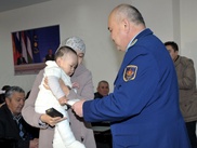 Семьям погибших при крушении Ми-17 летчиков вручили ключи от квартир