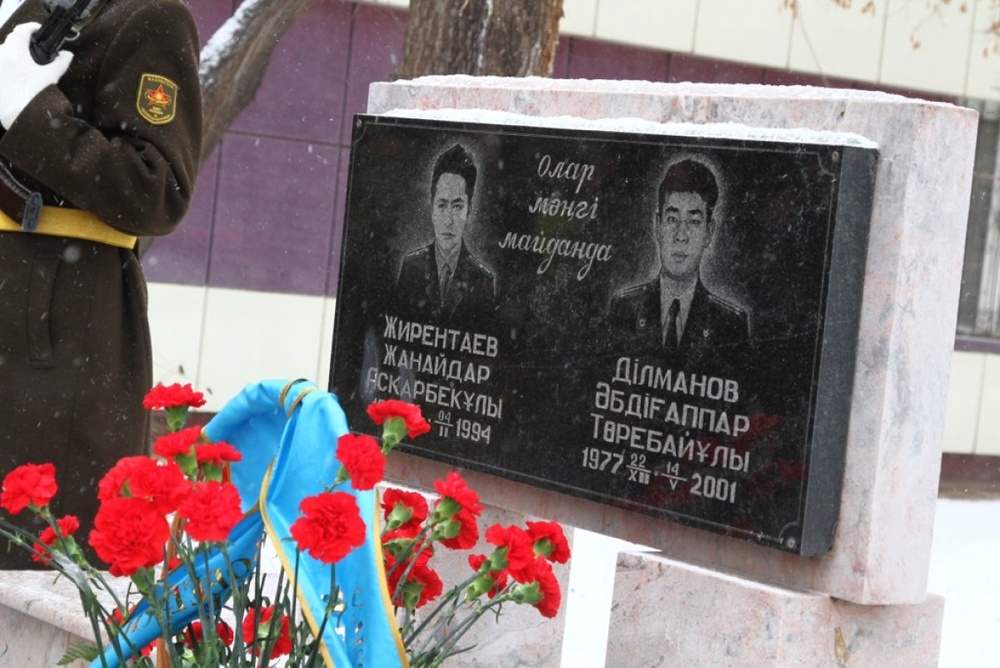 В Астане почтили память погибших сотрудников правоохранительных органов. Фото Даниал Окасов