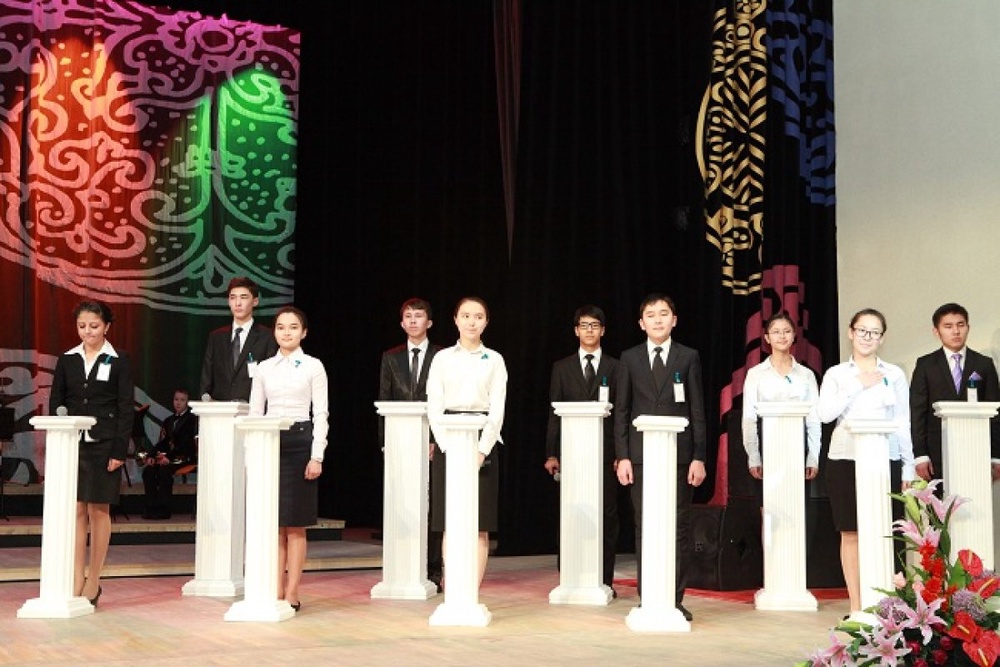 Финалисты конкурса "Юный лидер". Фото с сайта astana.kz
