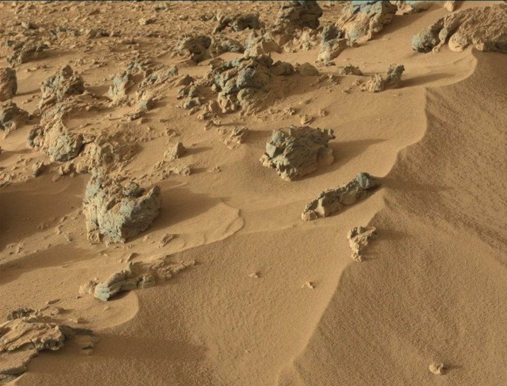 Марсианский пейзаж, сфотографированный аппаратом "Кьюриосити"