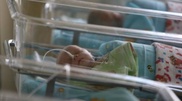 В Семее женщина-бомж родила ребенка на автобусной остановке