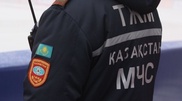Угрожавших спрыгнуть с 40-метровой высоты в Астане уговорили спуститься