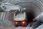 Спасатели второй день ищут провалившегося в соляную шахту жителя Атырауской области