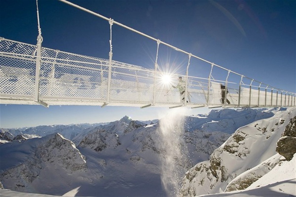 Мост Titlis Cliff Walk в Швейцарии. Фото photos.msn.com